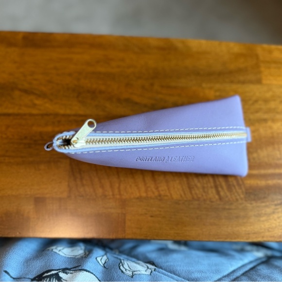 Portland Leather Lavender Alpine Pouch - Picture 3 of 6